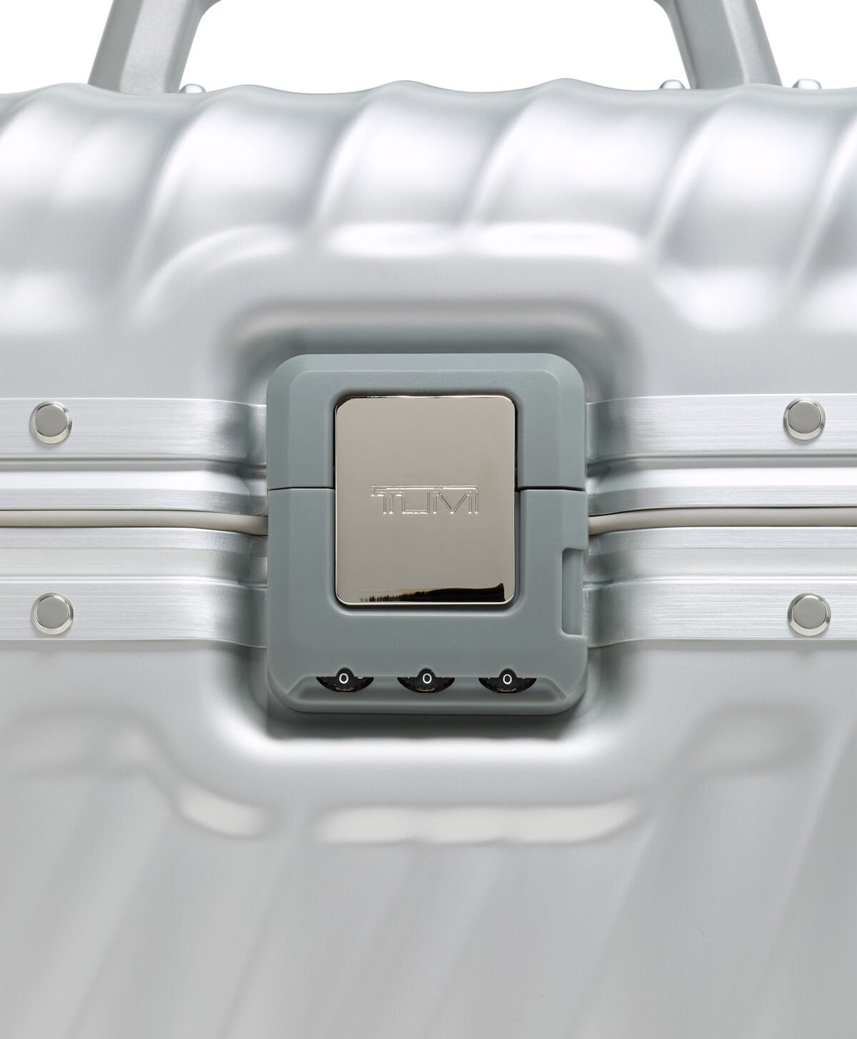 19 Degree Aluminium Train Case